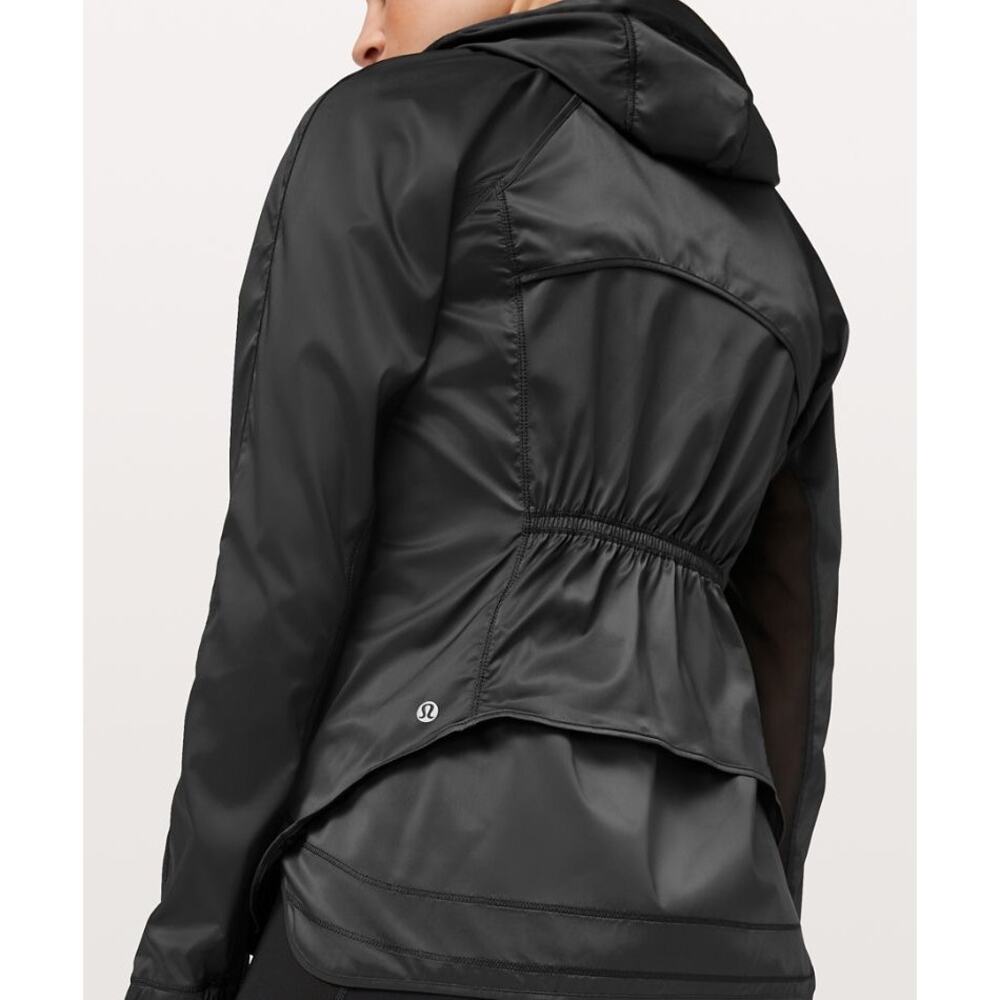 Lululemon Woman's Goal Smasher Jacket with Stowable Hood Size S Black
